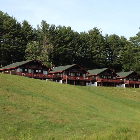 Swiss Chalets Village Inn Норд Конуей Екстериор снимка