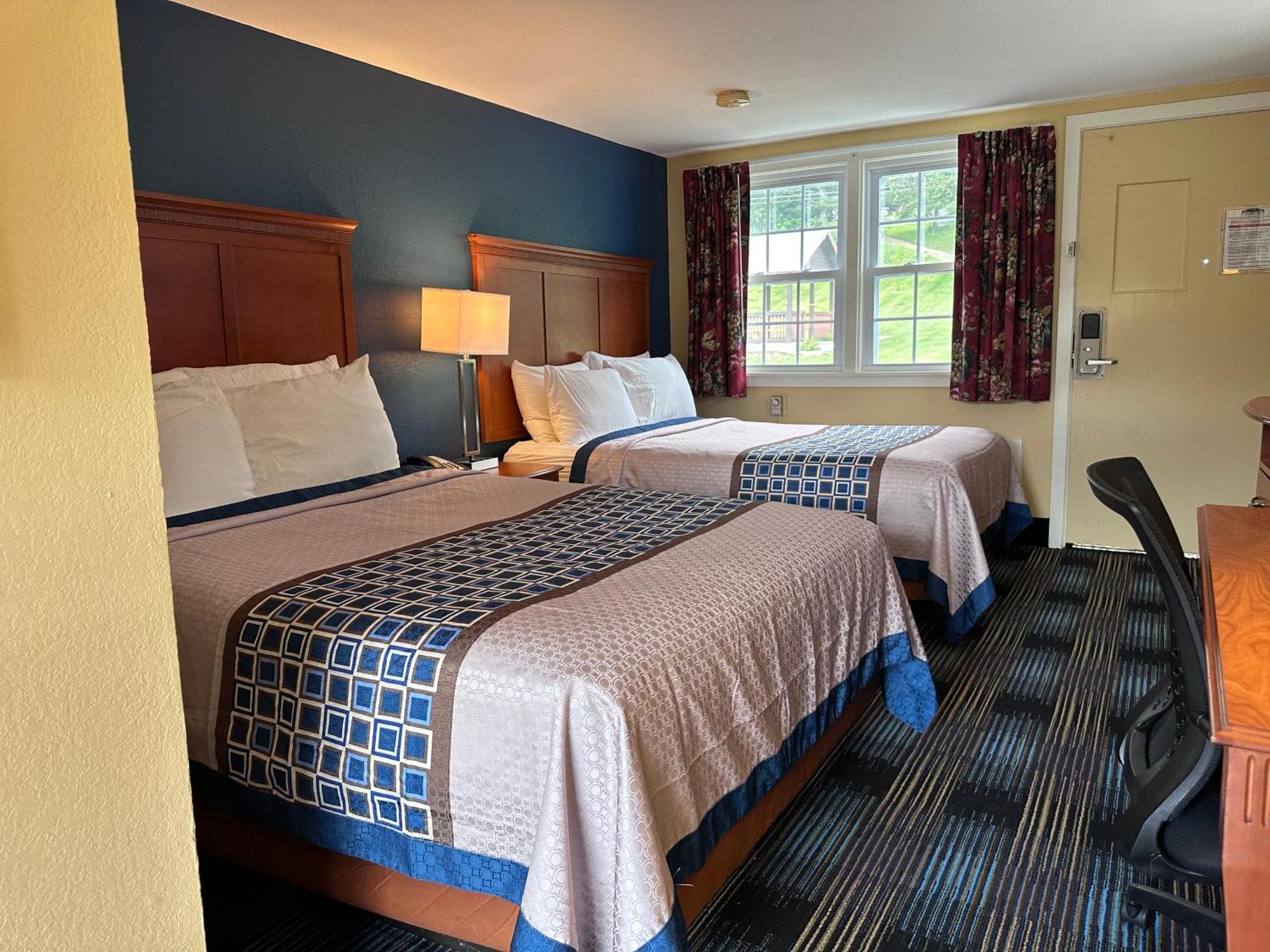 Swiss Chalets Village Inn Норд Конуей Екстериор снимка