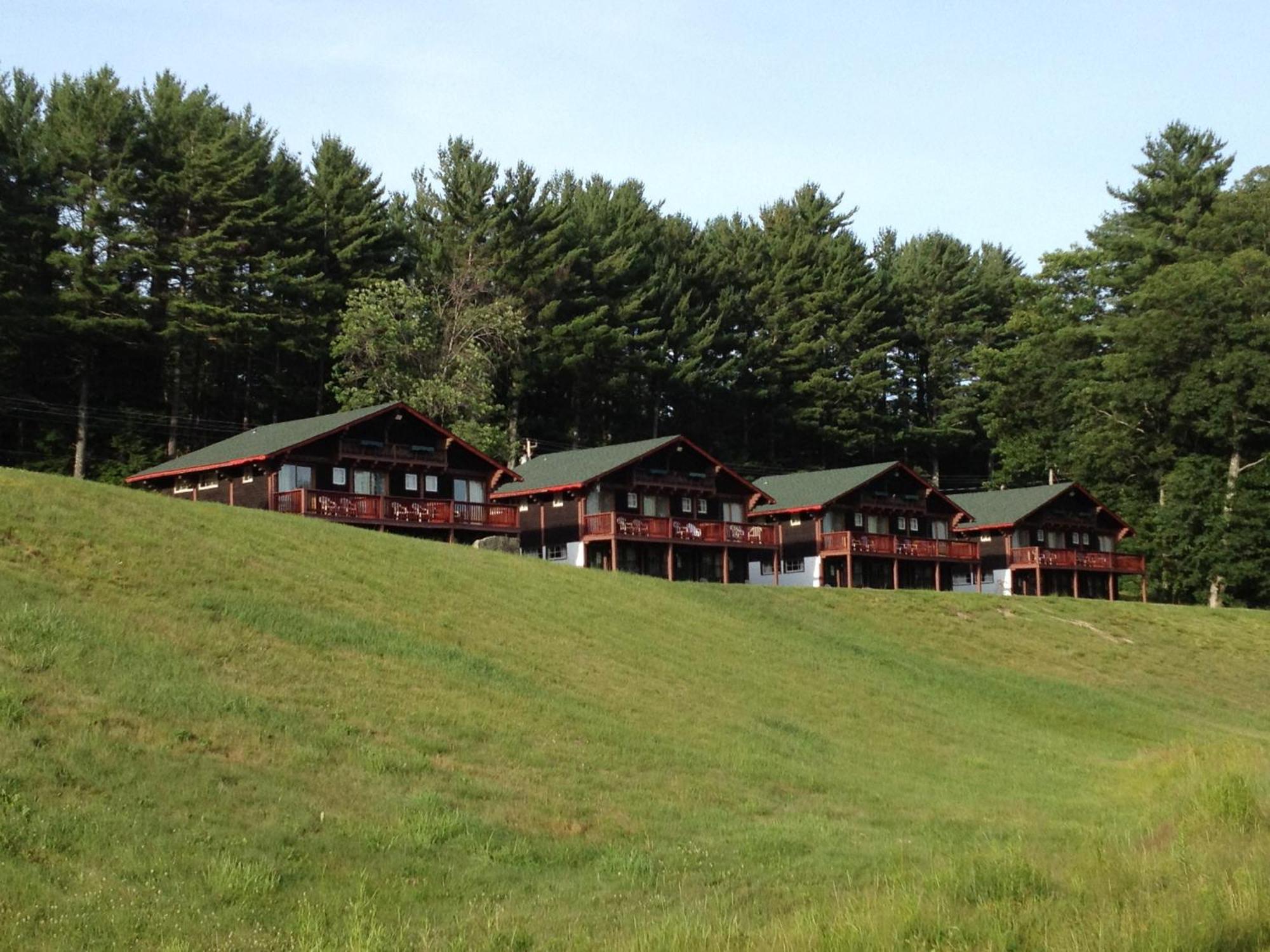 Swiss Chalets Village Inn Норд Конуей Екстериор снимка