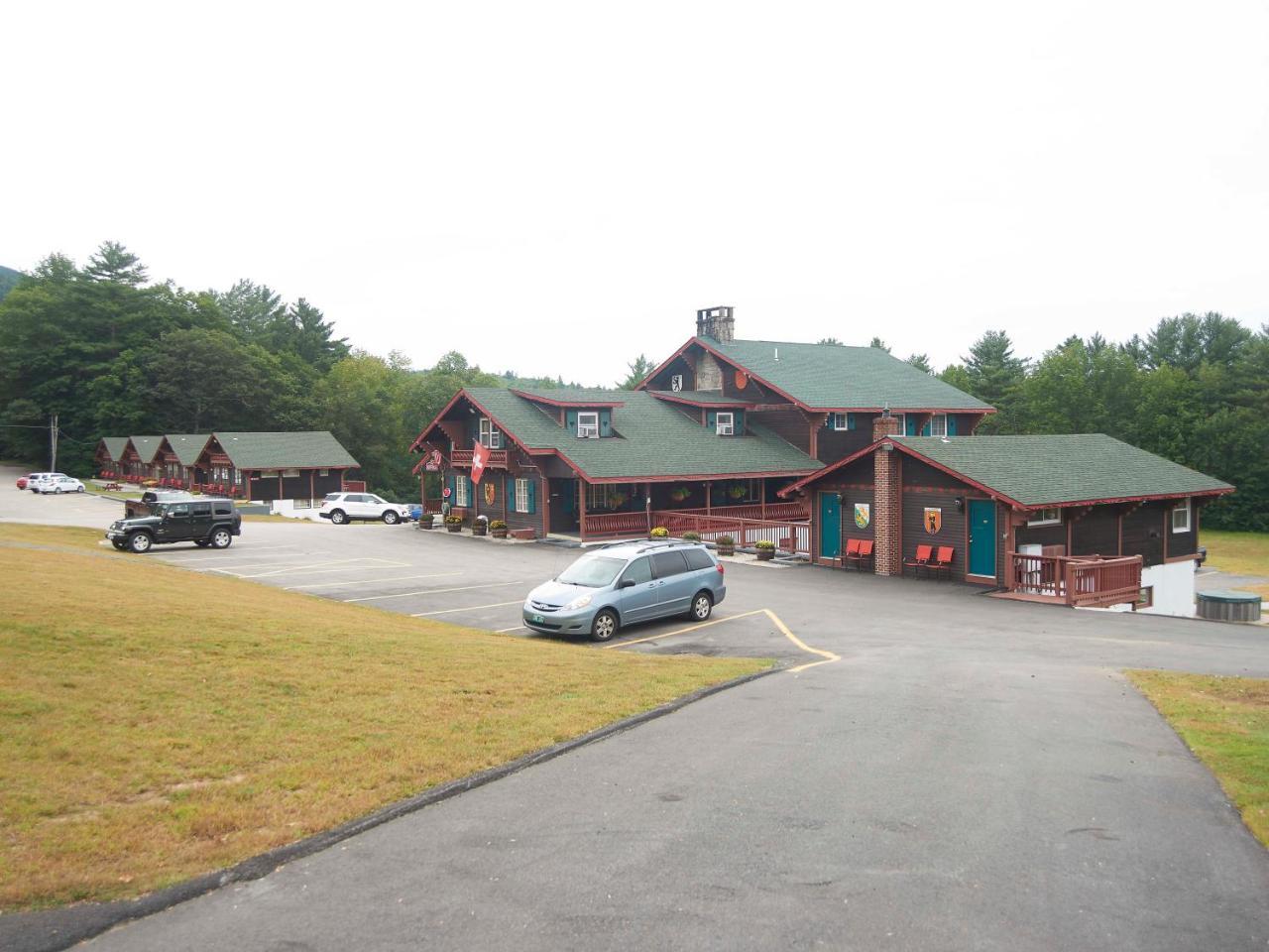 Swiss Chalets Village Inn Норд Конуей Екстериор снимка