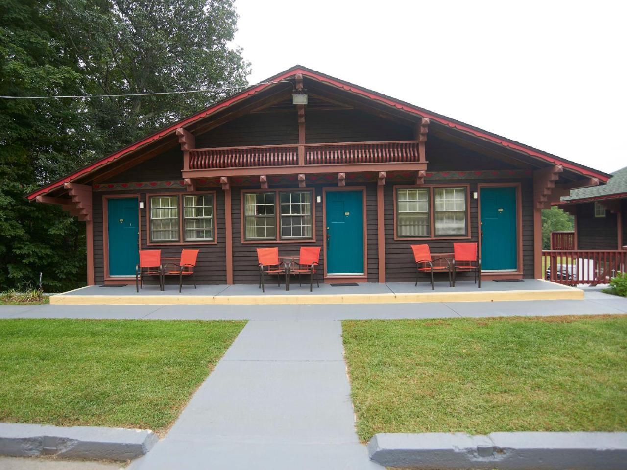 Swiss Chalets Village Inn Норд Конуей Екстериор снимка