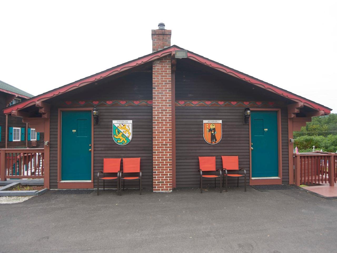 Swiss Chalets Village Inn Норд Конуей Екстериор снимка