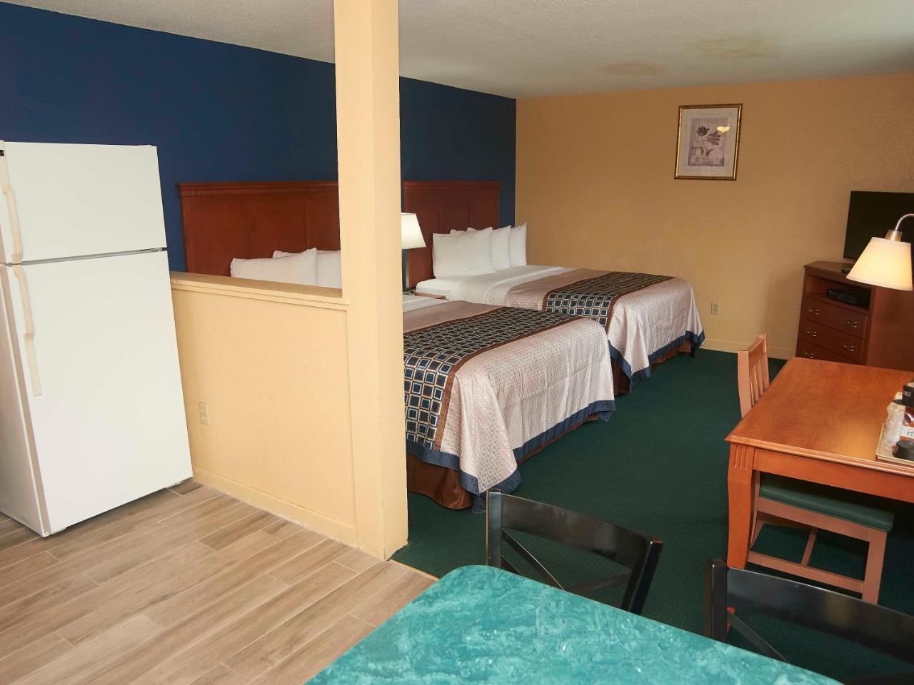 Swiss Chalets Village Inn Норд Конуей Екстериор снимка