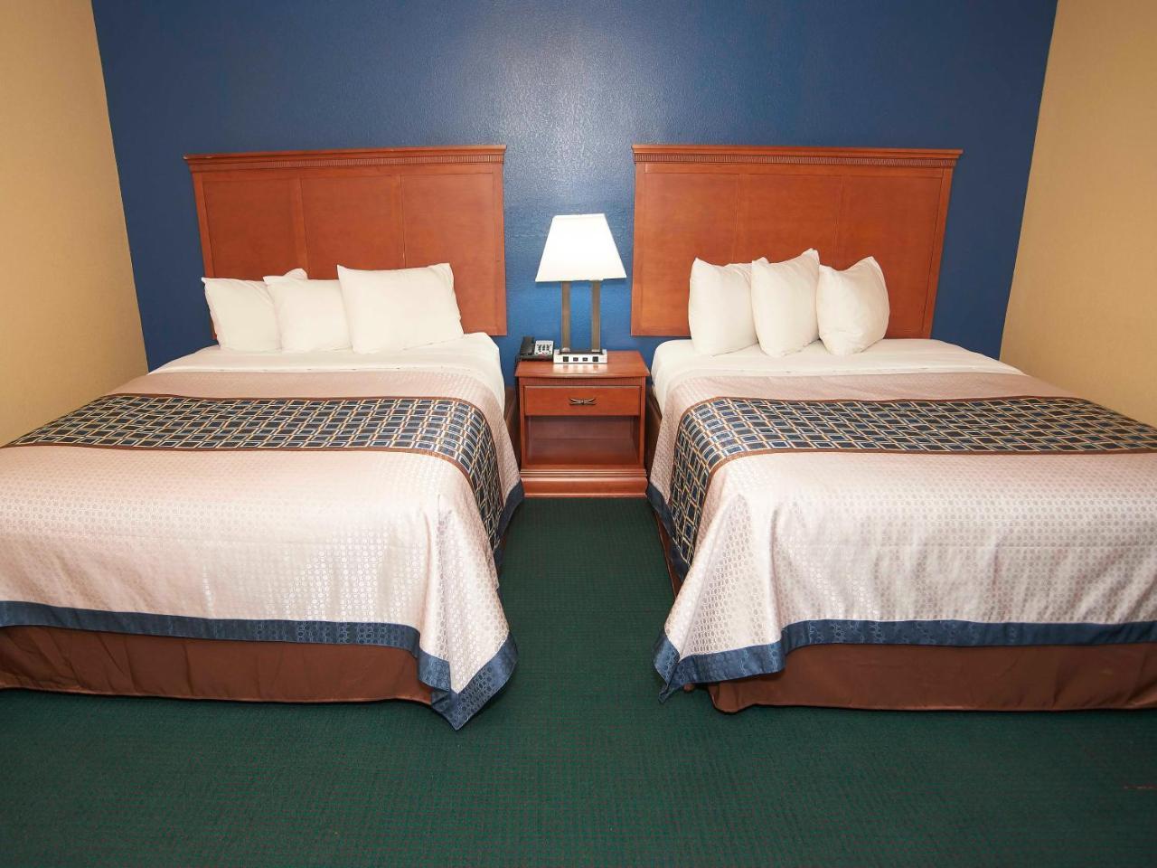 Swiss Chalets Village Inn Норд Конуей Екстериор снимка